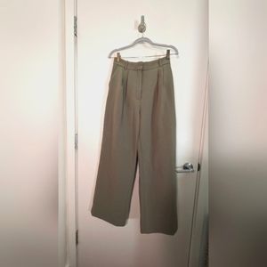 Like new Abercrombie Sloane pant, sage green, 10R
